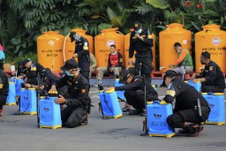 Pemkot Bagikan Alat Penyemprot & Profil Tank ke Kelurahan di Surabaya