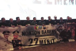 Berita Foto: Nobar '22 Menit' di Surabaya