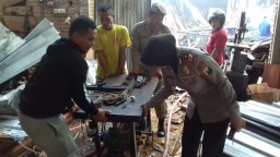 Diduga Akibat Korsleting Listrik, Gudang Kayu di Ponorogo Terbakar 