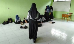 Siswa SMKN 01 Tulungagung Lesehan di Kelas, Ini Kata Dispendik