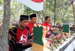 Peringati Hari Pahlawan, GARBI Napak Tilas ke Makam Syuhada