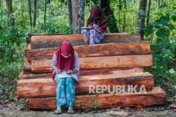 Wow, Founder Kosmetik ini Bagikan Ratusan HP Gratis ke Pelajar