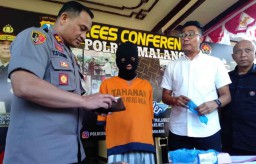 Pria di Malang ini Jual Istrinya untuk Seks Threesome