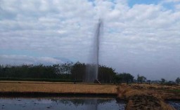 Sumur Milik Warga di Ngawi Semburkan Air dan Gas Setinggi 30 Meter