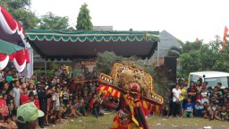 Jemput Bola, Pelayanan Publik di Surabaya Dihibur Pagelaran Seni