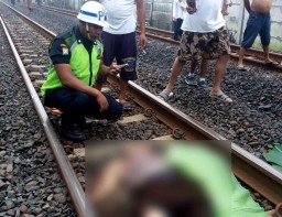 Wanita Berdaster Hancur Tersambar Kereta Api