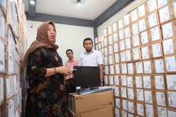 Pemkot Surabaya Mulai Distribusikan 4.600 Komputer ke Sekolah