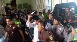 Sidang Lanjutan di Surabaya, Ahmad Dhani Tulis Surat untuk Prabowo