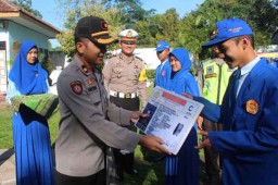 Raih Nilai Tertinggi Tryout, 16 Siswa SMA Blitar Dapat SIM Gratis