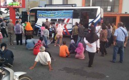 Ngabuburit Sambil Urus Perpanjangan SIM di GOR Lembupeteng Tulungagung