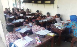 Siswa SD Belajar di Tempat Parkir, Ini Tanggapan Pemkab Tulungagung