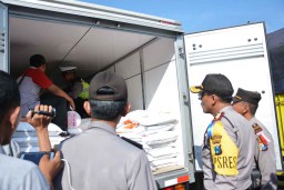 Antisipasi Miras, Polres Situbondo 'Pelototi' Isi Mobil Boks dan Truk