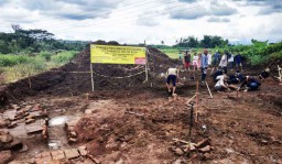 Belasan Relawan Bergabung Gali Temuan Situs Kuno di Proyek Tol Malang