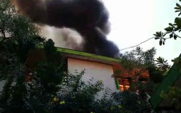 Kebakaran di SMPN 21 Surabaya Hanguskan 82 Unit Komputer