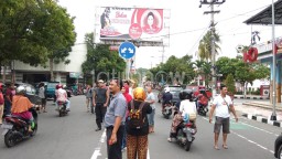 Reklame Bergambar Bung Karno dan Puti di Kota Blitar Disoal Panwaslu