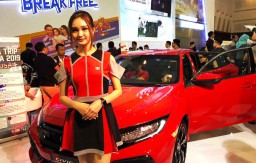  Foto: Pesona SPG Cantik GIIAS Surabaya Auto Show 2018