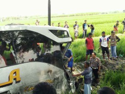 Evakuasi Kecelakaan Bus Selesai, Lalu Lintas Ngawi-Solo Kembali Normal