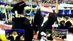 Heboh! Rektor Unair Lempar Topi Toga Wisudawan
