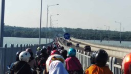 Tradisi Toron Idul Adha, Kendaraan Penyeberang Suramadu Meningkat