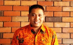 Soal PDIP Surabaya, Pengamat: Bu Risma Menyesuaikan Frekuensi DPP