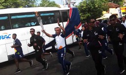 Berita Foto: Kapolrestabes Surabaya Jadi Pembawa Obor Asian Games 2018