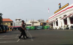 Polisi di Surabaya Mediasi Konflik Kubu Pro Kontra #2019GantiPresiden