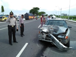 Tabrakan Beruntun di Jalur Ring Road, 3 Mobil Rusak Parah
