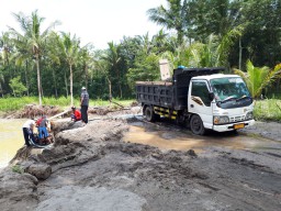 Rusak Lingkungan, Polisi Tangkap Penambang Pasir Ilegal di Blitar