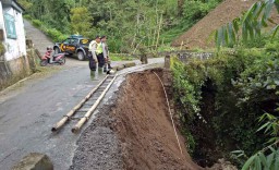 Tebing Amblas, Jalur Alternatif Magetan - Wonogiri Terganggu