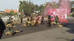 Drama dan Tarian Kolosal Warnai Upacara HUT Bhayangkara di Surabaya