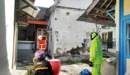 Sarang Tawon di Magetan ini Bikin Resah Warga