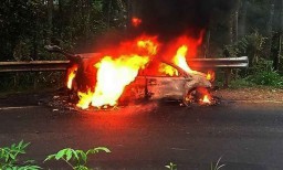 Mobil Pemudik Terbakar di Trenggalek