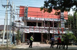 Ngeri, Abdul Jatuh dari Ketinggian 8 Meter Setelah Tersetrum