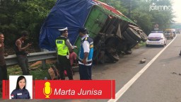 Photo Talk: Truk Terguling di Tol Banyu Urip, Surabaya