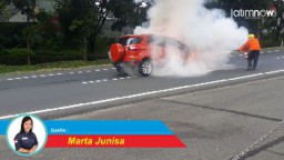 Photo Talk: Mobil Terbakar di Tol Juanda-Waru
