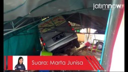 Photo Talk: Mobil Grand Max Tabrak Warung