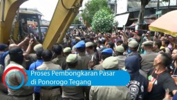 Video: Proses Pembongkaran Pasar di Ponorogo Tegang