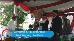 Video: Cawapres KH Ma'ruf Amin Diberi Wayang dan Keris