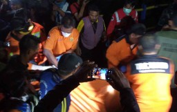 Mobil Tercebur di Tulungagung Ditemukan, 3 Penumpang Tewas Dievakuasi