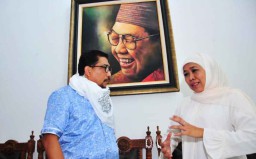Khofifah Beri Timses Jokowi Surban Spesial, Machfud: Kita Satu Visi