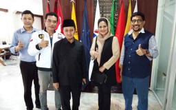 Mampir ke Markas Timses Jatim, Ustaz Yusuf Mansur Doakan Jokowi Menang