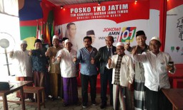 Kiai-kiai Pamekasan Sambangi Markas Timses Jokowi Jatim