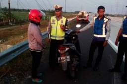 Video Pengendara Motor Wanita Masuk Tol Madiun-Nganjuk Jadi Viral