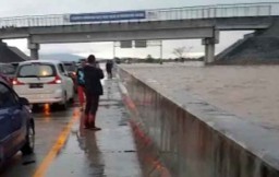 Kilas Berita Hot: Tol Madiun Tenggelam hingga Ibu Viral di Medsos