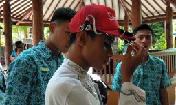 Hebat! Bantu Penyandang Tunanetra, Siswa di Ponorogo Buat Topi Pintar