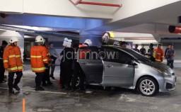 Toyota Yaris Terbakar di Parkiran Tunjungan Plaza 6 Surabaya