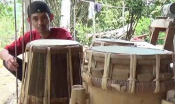 Mengintip Pembuatan Alat Musik Tradisional dari Bambu di Pacitan