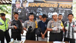 Video: Polres Trenggalek Berdzikir dan Shalawat