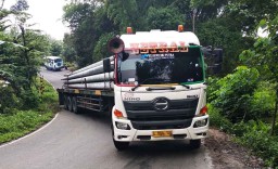 Truk Bermuatan Tiang Listrik Mogok, Jalur Ponorogo-Pacitan Tutup 4 Jam