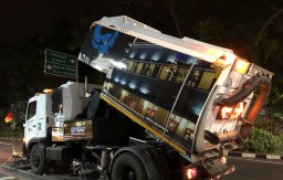 Foto: Penampakan Truk Penyapu Jalan Milik Pemkot Surabaya